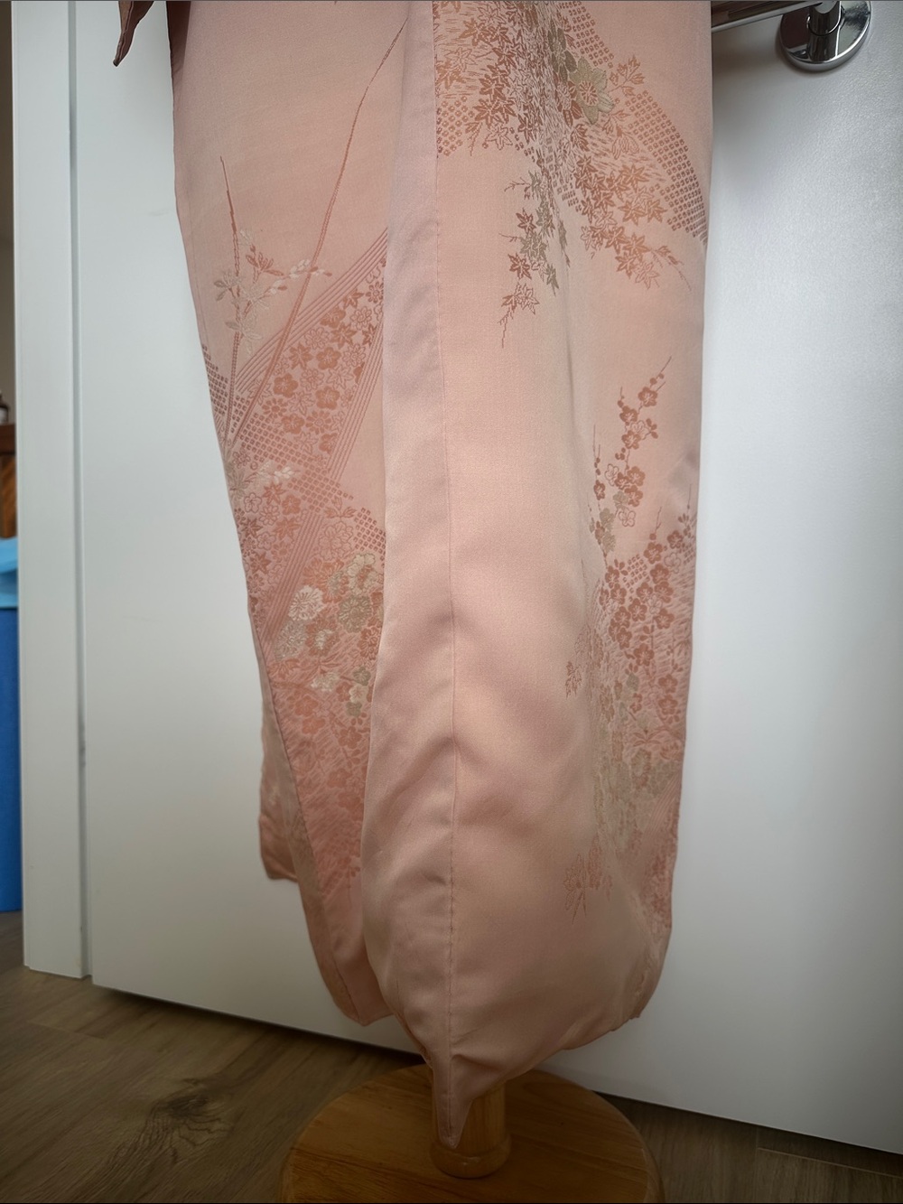 Vintage 50s Silk Embroidered Kimono Robe - Blush Pink With Cherry Blossoms (OS) - Picture 9 of 16